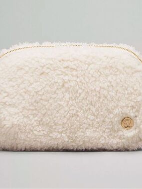 NWT Lululemon Cream/Gold 1L Everywhere Belt Bag Sherpa Fleece
